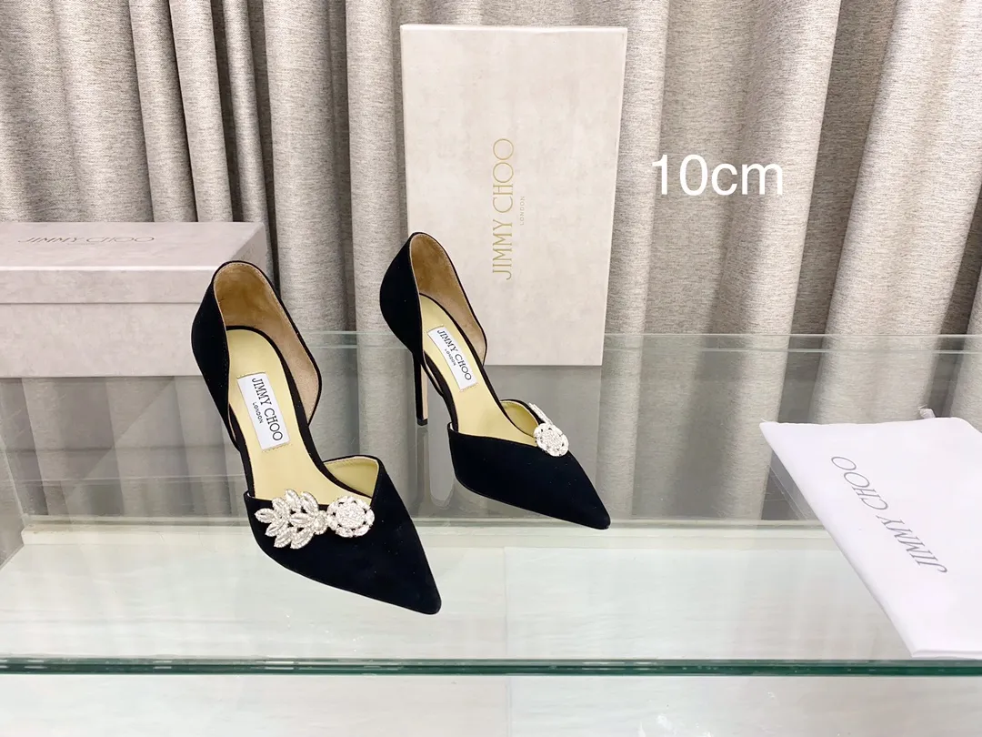 👟👟Ex-factory price 600👟👟 JIMMY CHOO Jimmy Choo counter new leaf diamond hollow shoes 👠 (high quality) 🌈Material: imported cashmere, lining sheepskin ✔️Original customization of rhinestones ➰Italian leather outsole ✨Heel height: 8.5cm/10cm ✨Number of codes: 35~39 (34, 40, 41, 42 are custom-made and cannot be returned or exchanged)